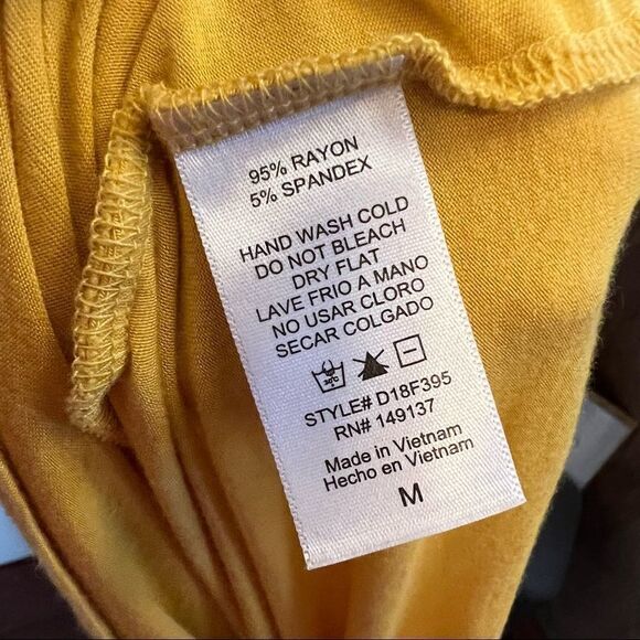 ✅(free) 💛 Yellow tank top - Picture 4 of 5